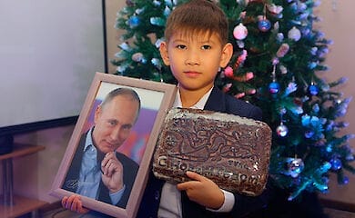 Школьник из Бишкека попросил Путина, чтобы тот подарил ему акции "Газпрома"