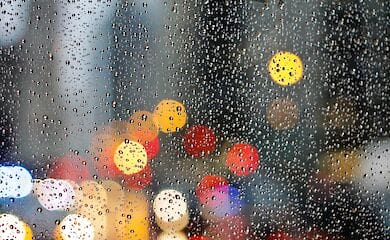 У найближчі дні, 26-28 грудня, на території України очікують мокрий сніг та дощ