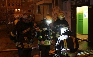 В Киеве на Троещине горела многоэтажка, есть пострадавшие