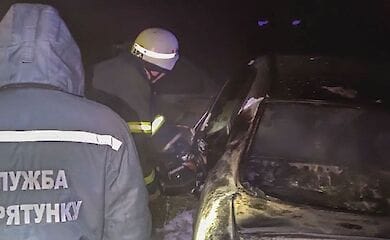 В Киеве на Позняках сгорел автомобиль