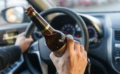В Киеве по Контрактовой площади разъезжал пьяный водитель