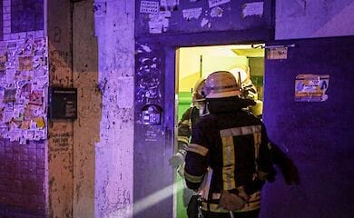 В центре Киева женщина застряла между дверями