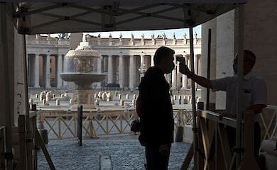 Папа Римский Франциск заявил, что "с этической точки зрения" всем необходимо сделать прививку от коронавируса