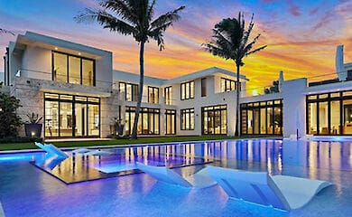 В США по рекордной цене решили продать особняк, который находится на участке принадлежавшем Трампу