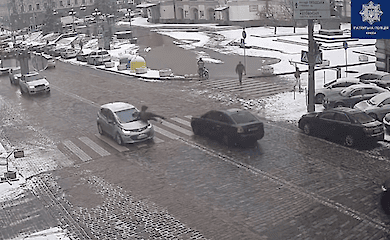 У центрі Києва автомобіль збив на "зебрі" пішохода