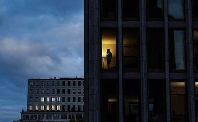 Британские чиновники предлагают платить гражданам за соблюдение самоизоляции
