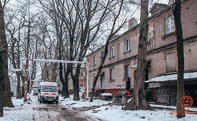 У Дніпрі жінка повісилася біля багатоквартирного будинку
