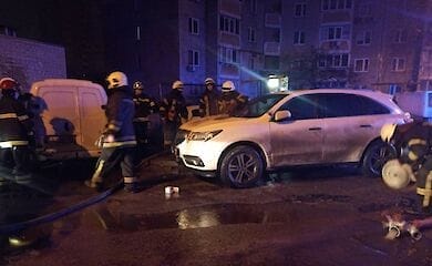 У Києві за ніч згоріли два автомобілі