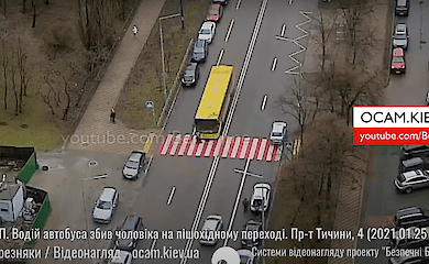 У Києві на переході автобус збив пішохода