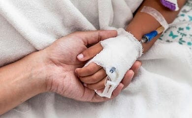У Хмельницькій області судитимуть матір, яка до смерті побила 4-річну дочку
