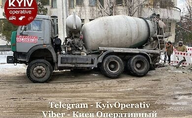 Посеред Києва розлився бетон