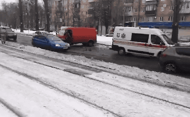 В Киеве пьяный водитель врезался в фуру