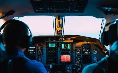Пилоты несколько месяцев получали указания от самозванца