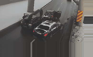 Массовая драка водителей на мосту Метро