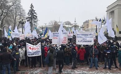 В центре Киева проходят митинги