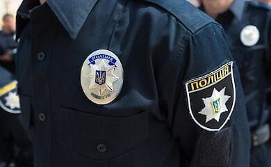 Под Киевом отец набросился с ножом на сына
