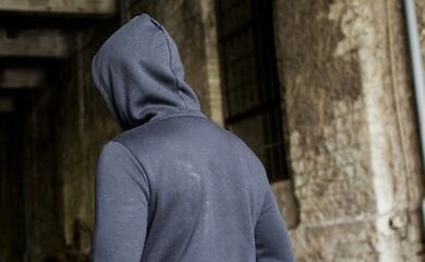 На столичній Поштовій площі підлітки побили скло