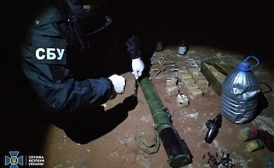 СБУ виявила схрон з вибухівкою та зброєю