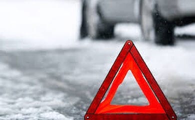 В Киеве на проспекте Победы перевернулся автомобиль