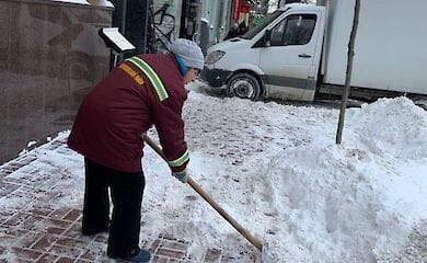 Чому столична влада не справляється зі снігом на міських вулицях