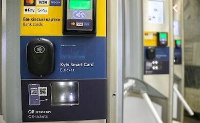На Контрактовой установили новые турникеты