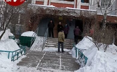 В Киеве девушка-подросток выпала из окна