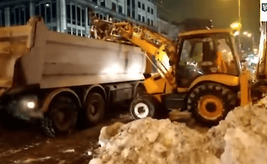 Киянам показали, куди міська влада відправляє сніг.