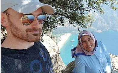 В Турции мужчина сделал романтическое селфи с беременной женой и столкнул ее с обрыва