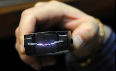 В одной из киевских школ мальчик ударил электрошокером одноклассника