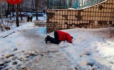 Жители возмущены: в доме появилась наливайка с буйными посетителями