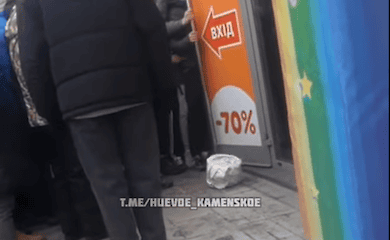 Под Днепром пенсионерку чуть не убили во время распродажи