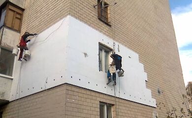 У Києві чиновники привласнили гроші, виділені на утеплення будинків