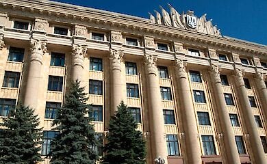 Однопартийцы решили исключить депутата, который отказался во время выступления переходить на государственный язык