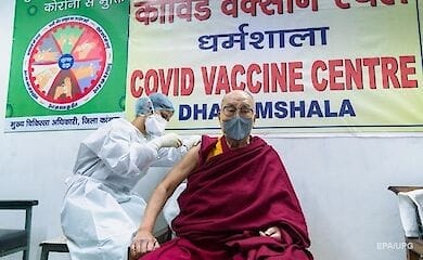 Далай-лама зробив щеплення вакциною Covishield