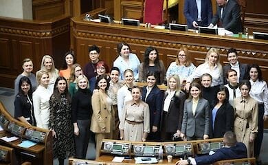 Зе! Женщины - это объединение депутаток партии &laquo;слуг народа&raquo;