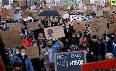 У Польщі 8 березня відзначили масовими протестами жінок