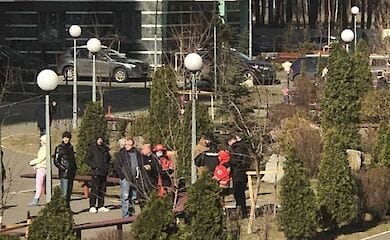 У Києві на Лівому березі жінка випала з вікна