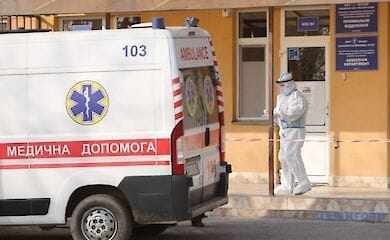 На Закарпатті катастрофічно не вистачає медиків в Covid-лікарнях