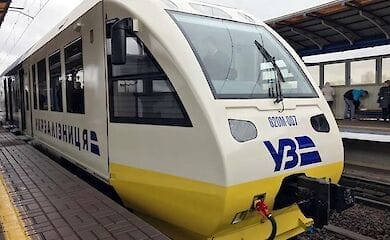 У Києві з понеділка перший модернізований електропоїзд City Express почне свою роботу