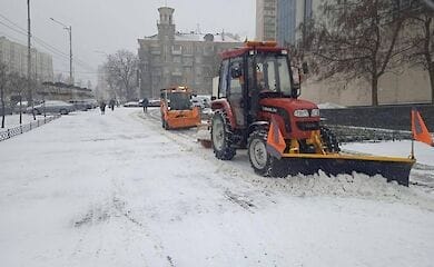 В Киеве показали, как борются с непогодой