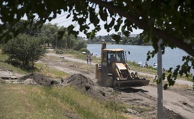 У Києві реконструювали парк біля озера Райдужне