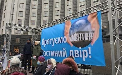 Під Кабміном активісти вимагають передати Гостиний двір Києву
