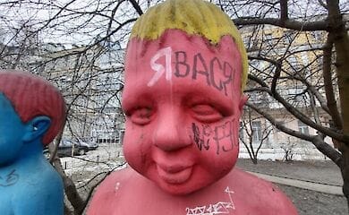 На столичной Пейзажной аллее вандалы испортили арт-объект