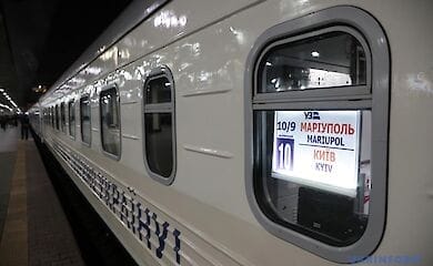 Укрзализныця попала в скандал из-за нового графика поездов