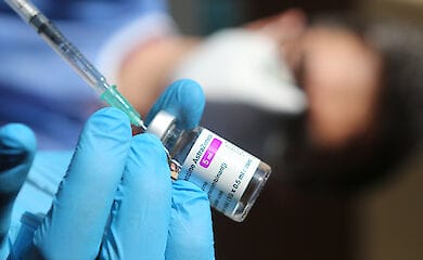 У Данії співробітник лікарні помер після того як отримав вакцину AstraZeneca