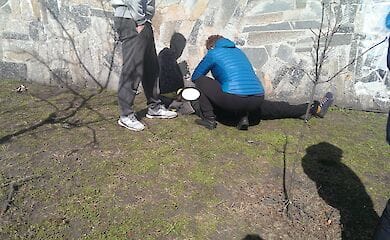 У Києві госпіталізували підлітка, який впав з дерева