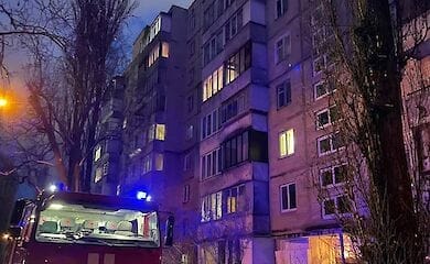 У Києві на Лісовому масиві в багатоповерхівці сталася потужна пожежа