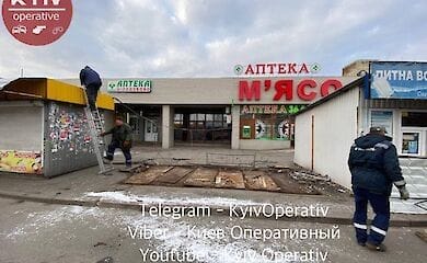 В Киеве на Левом берегу сносят киоски: владельцы оказывают сопротивление