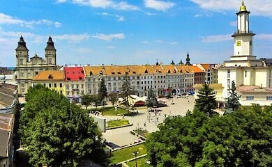 В Ивано-Франковске открывают детские сады и школы