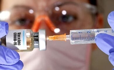 Коли Україна почне вакцинацію викладачів від Covid-19